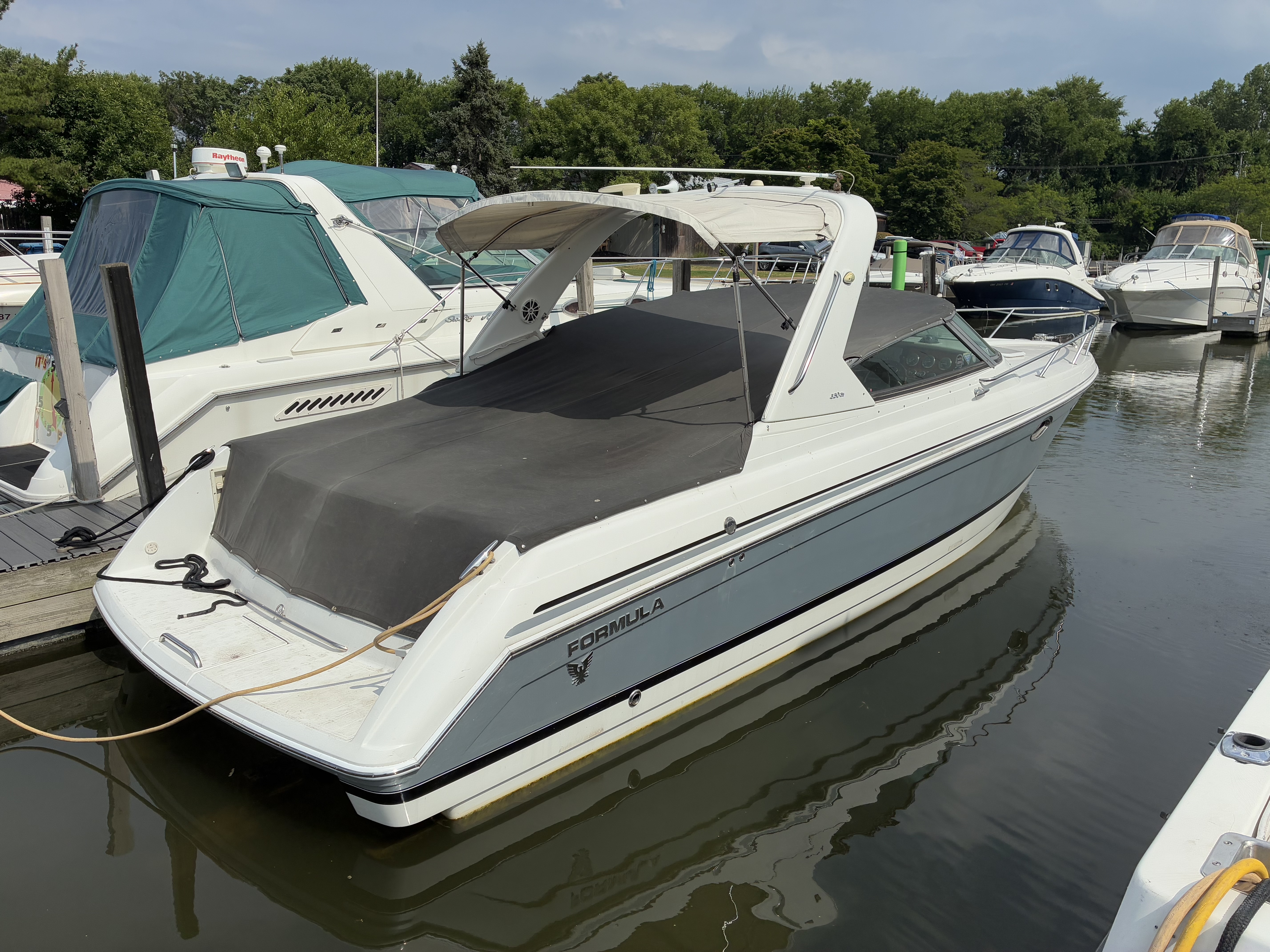 2004 Formula 330 SS